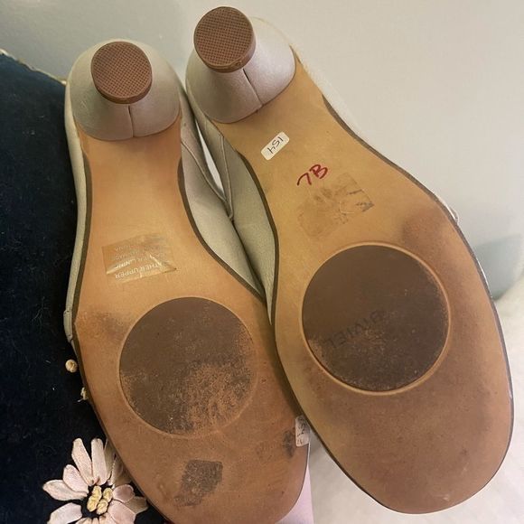 Anthropologie Retro Looking Biviel Vegan Leather Heels - Picture 8 of 8